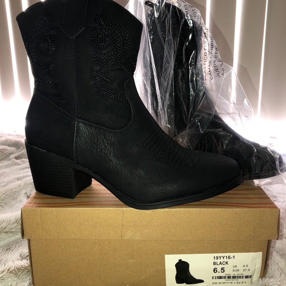 NWT Black Western Ankle Boots